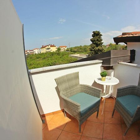 Room And Apartment Doris Lovrecica  Bagian luar foto