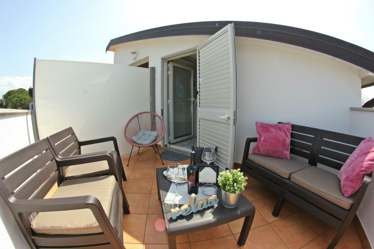 Room And Apartment Doris Lovrecica  Bagian luar foto