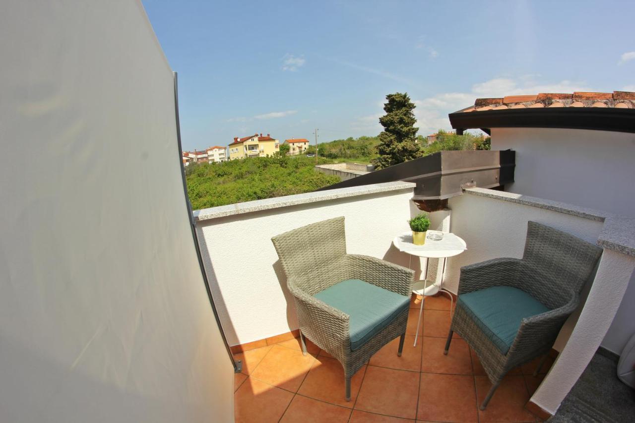 Room And Apartment Doris Lovrecica  Bagian luar foto