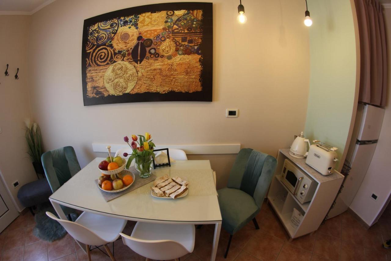 Room And Apartment Doris Lovrecica  Bagian luar foto