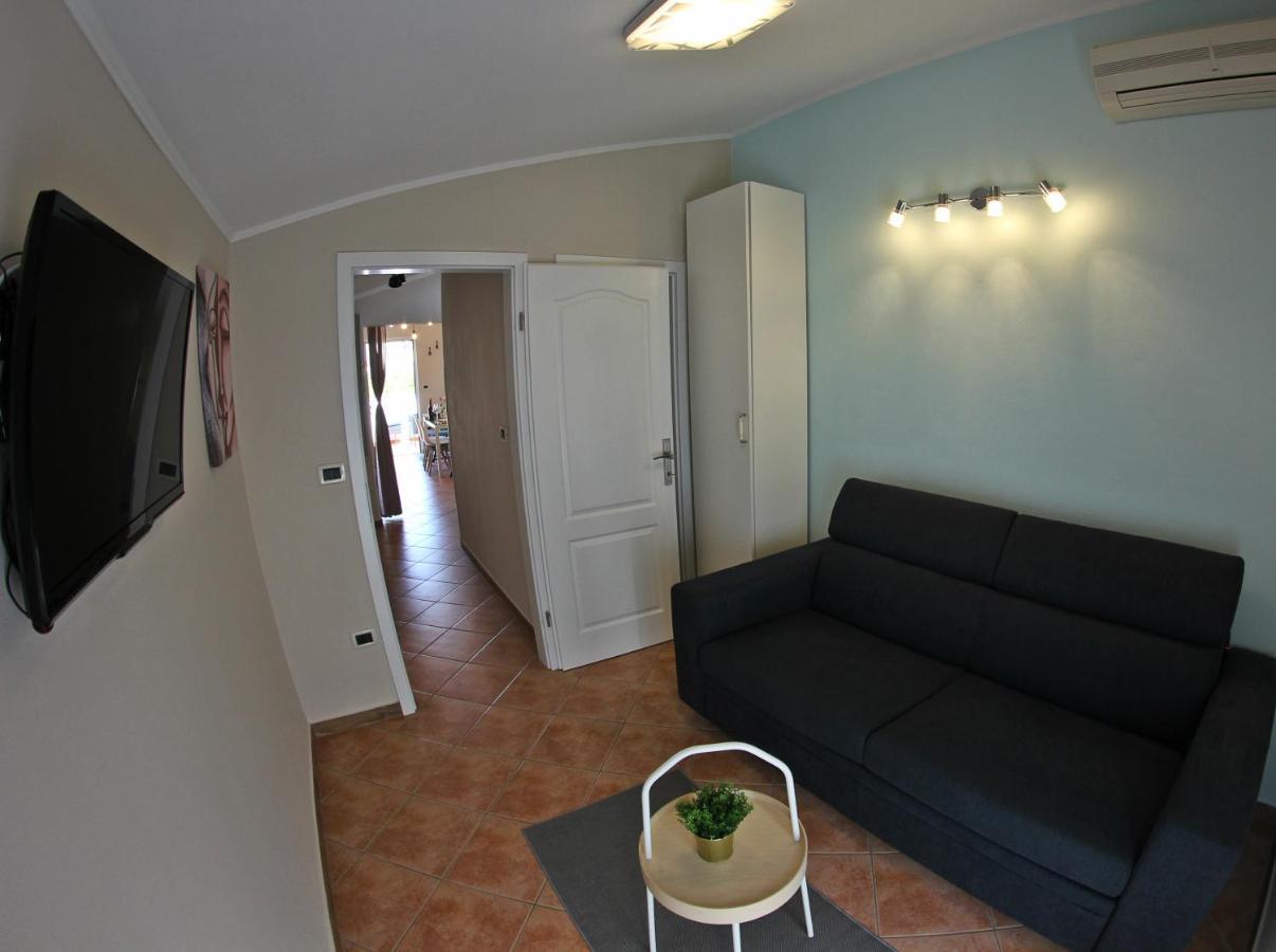 Room And Apartment Doris Lovrecica  Bagian luar foto