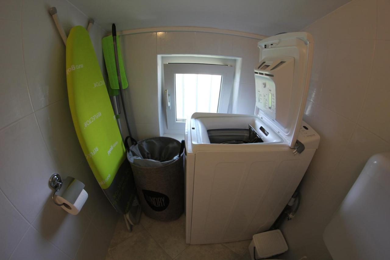 Room And Apartment Doris Lovrecica  Bagian luar foto