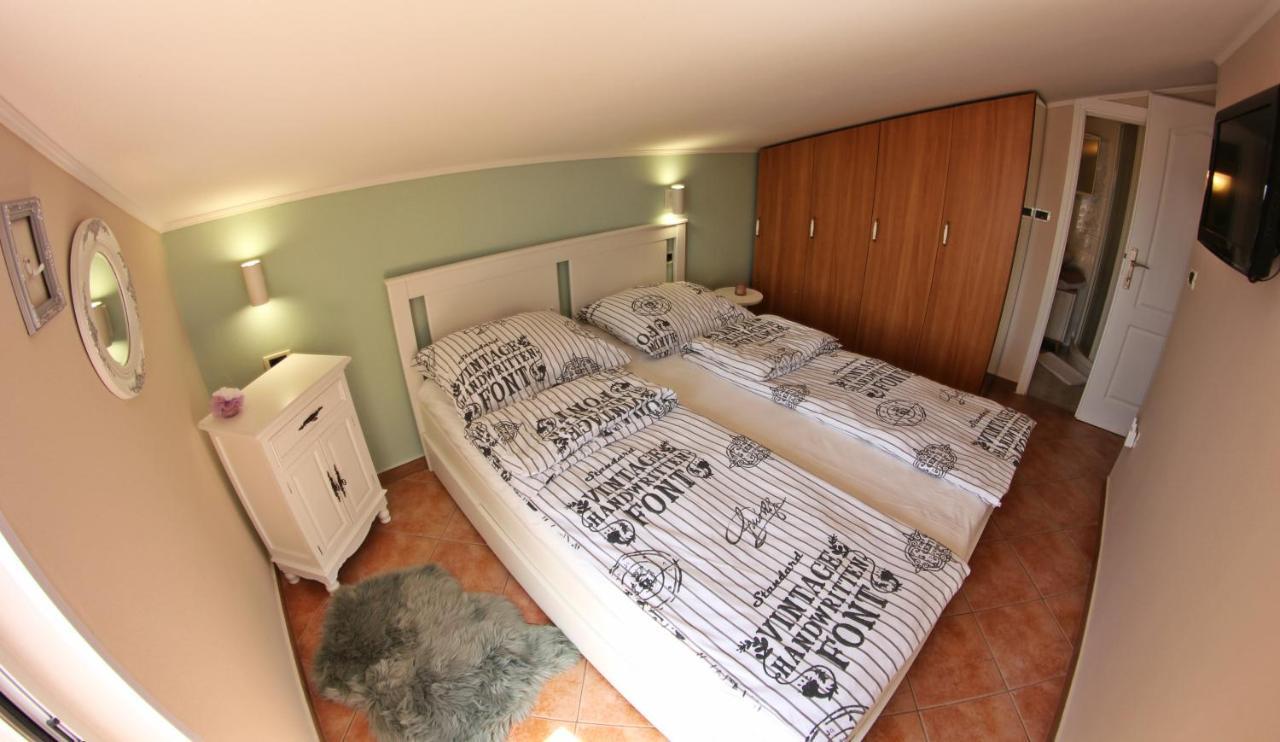 Room And Apartment Doris Lovrecica  Bagian luar foto
