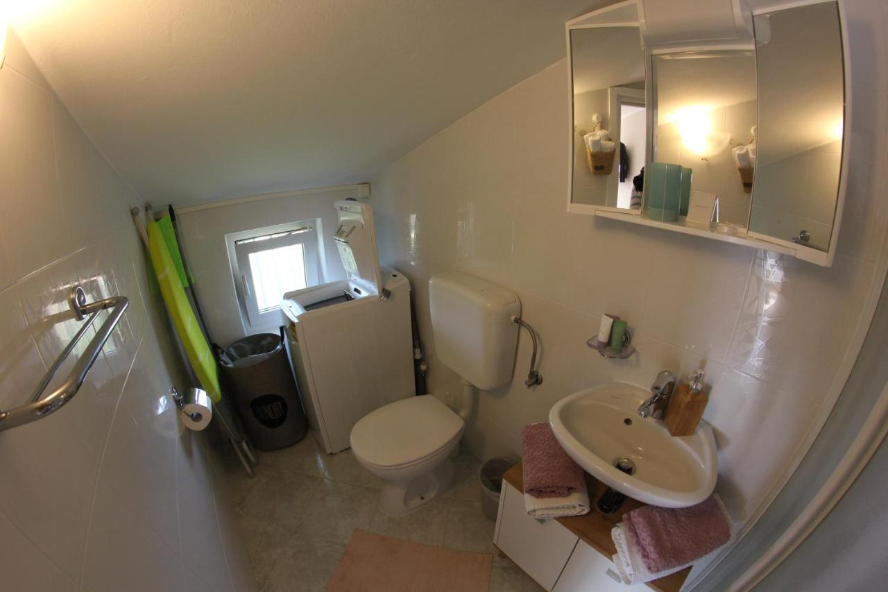 Room And Apartment Doris Lovrecica  Bagian luar foto