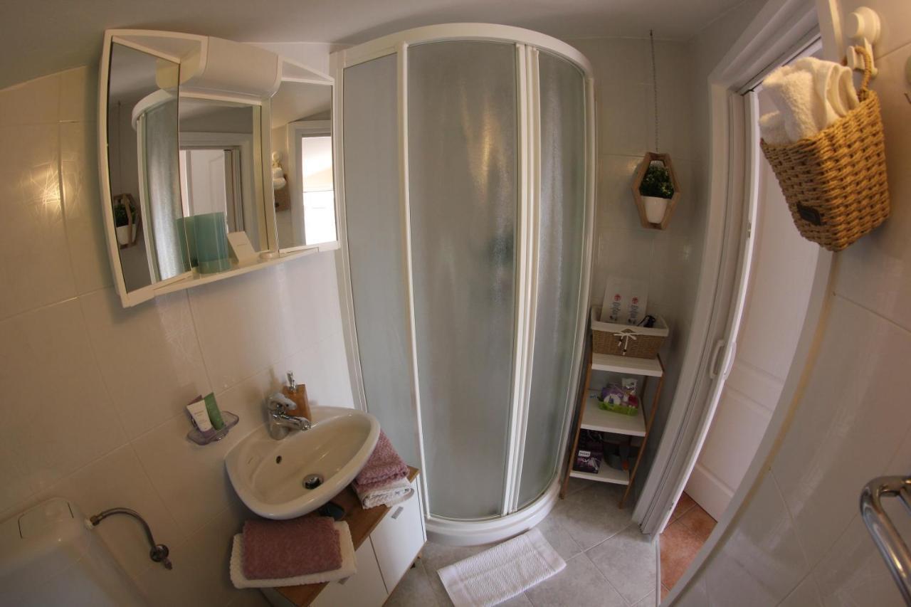 Room And Apartment Doris Lovrecica  Bagian luar foto