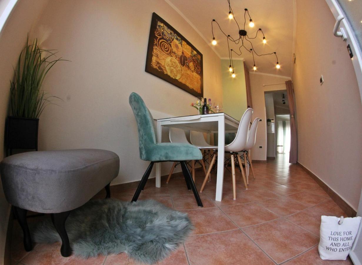 Room And Apartment Doris Lovrecica  Bagian luar foto