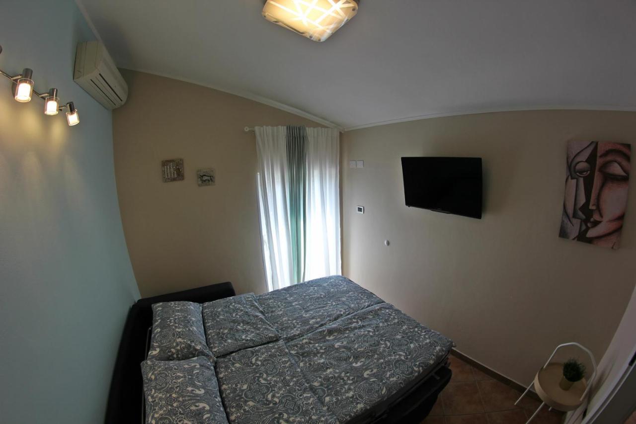 Room And Apartment Doris Lovrecica  Bagian luar foto