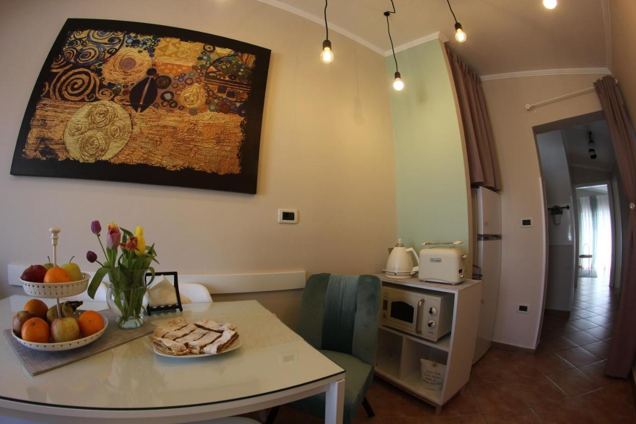 Room And Apartment Doris Lovrecica  Bagian luar foto