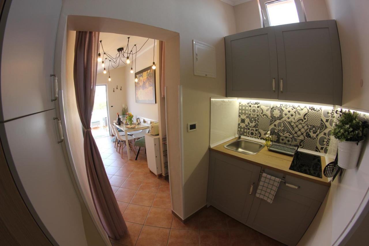 Room And Apartment Doris Lovrecica  Bagian luar foto