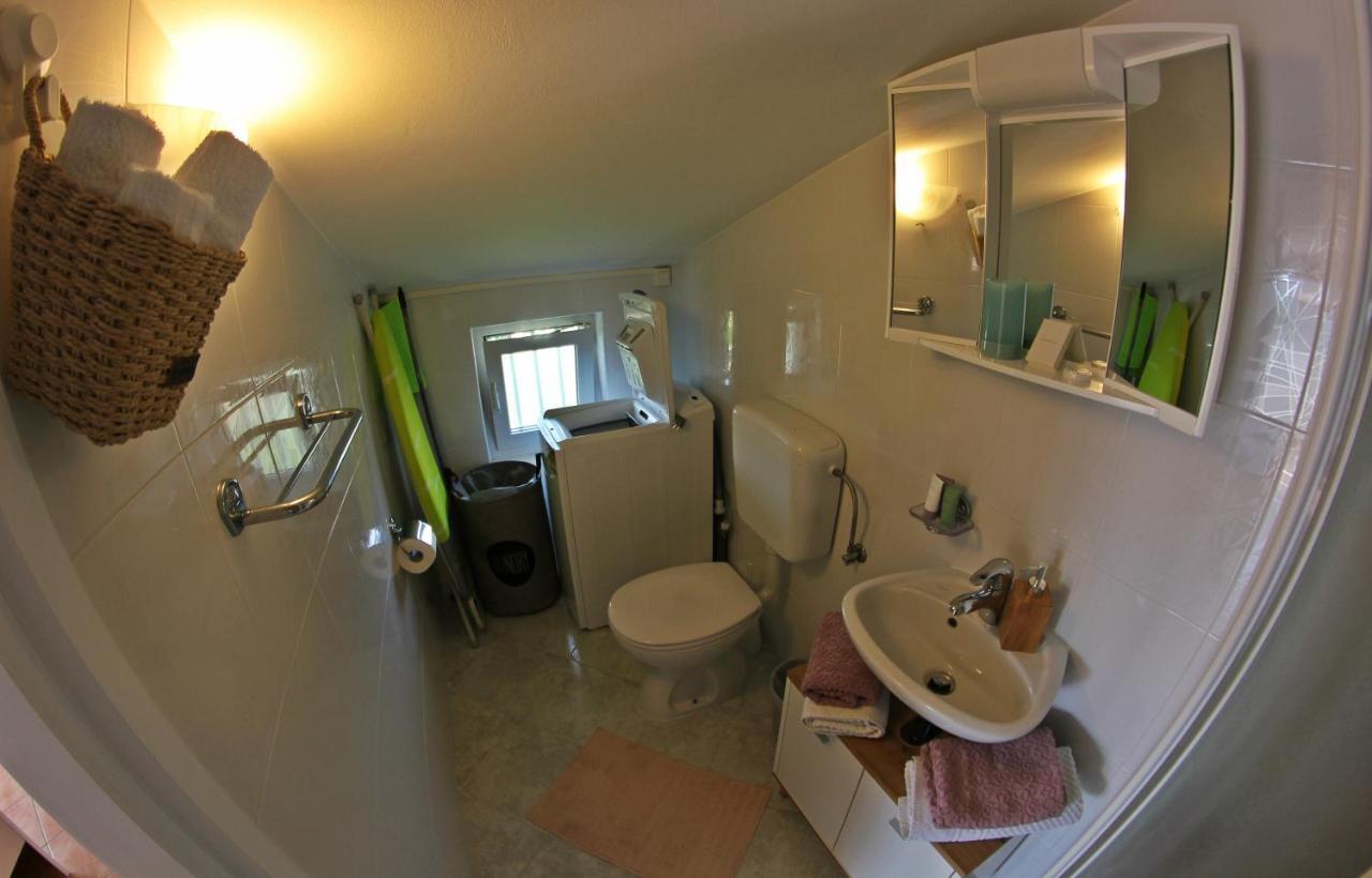 Room And Apartment Doris Lovrecica  Bagian luar foto